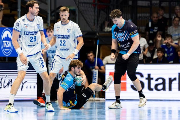 16.08.2026, GER, Handball, Maenner, Saison 26 27, Wartburg-Cup presented by Koetter Security, ThSV Eisenach - TBV Lemgo Lippe Hendrik Wagner (TVB Lemgo-Lippe), Stephan Seitz (ThSV Eisenach,44), Tillman Leu (ThSV Eisenach,99), Adam Nyfjaell (TVB Lemgo-Lippe) 99817 Eisenach Werner-Assmann-Halle Am Sportp Thueringen Deutschland