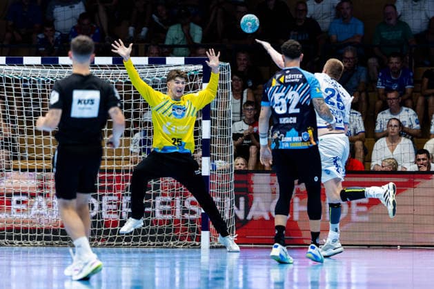 16.08.2026, GER, Handball, Maenner, Saison 26 27, Wartburg-Cup presented by Koetter Security, ThSV Eisenach - TBV Lemgo Lippe Niels Gerardus Versteijnen (TVB Lemgo-Lippe), Mats Grupe (ThSV Eisenach, 25) 99817 Eisenach Werner-Assmann-Halle Am Sportp Thueringen Deutschland