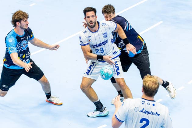 16.08.2026, GER, Handball, Maenner, Saison 26 27, Wartburg-Cup presented by Koetter Security, ThSV Eisenach - TBV Lemgo Lippe Stephan Seitz (ThSV Eisenach,44), Tim Suton (TVB Lemgo-Lippe), Tillman Leu (ThSV Eisenach,99) 99817 Eisenach Werner-Assmann-Halle Am Sportp Thueringen Deutschland