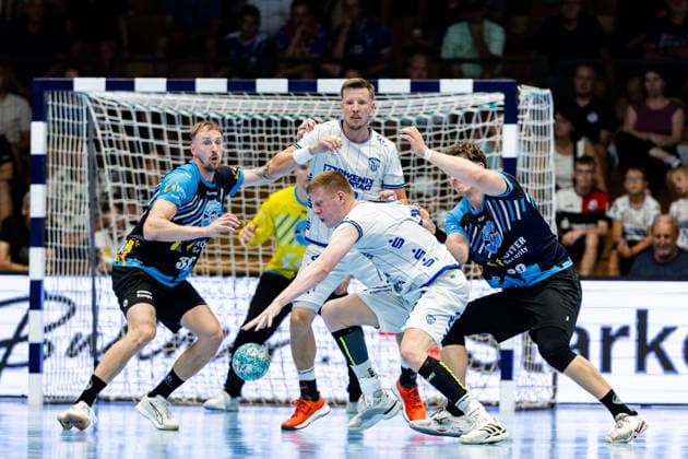 16.08.2026, GER, Handball, Maenner, Saison 26 27, Wartburg-Cup presented by Koetter Security, ThSV Eisenach - TBV Lemgo Lippe Niels Gerardus Versteijnen (TVB Lemgo-Lippe), Tillman Leu (ThSV Eisenach,99) 99817 Eisenach Werner-Assmann-Halle Am Sportp Thueringen Deutschland