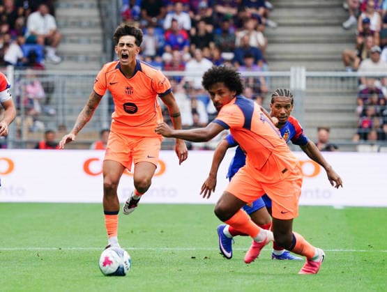 16.08.2026 Schweiz Basel St.Jakob-Park Fssball Herren Saison 2026-2027 Testspiel FC Basel - FC Barcelona, Barca 2:5 Bild. gegen Marc Bernal - Karim Adeyemi Re. FC Barcelona Aktion Zweikampf