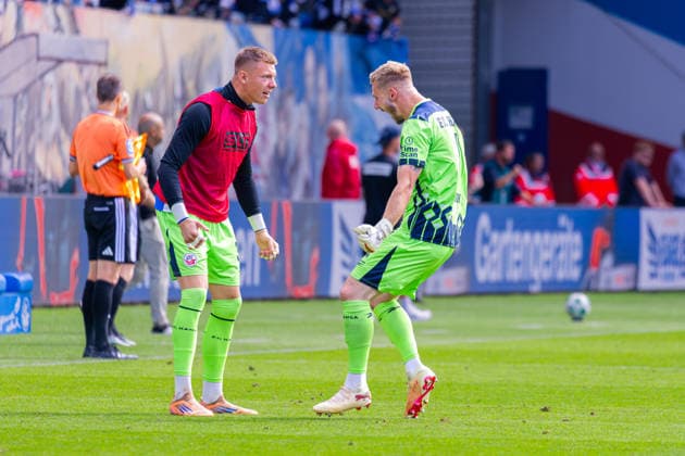 Deutschland: 3.Liga, Saison 2026 2027, 16.08.2026, 2. Spieltag, FC Hansa Rostock vs Waldhof Mannheim, Ostseestadion : Torjubel nach dem Tor zum 3:3 für den FC Hansa Rostock durch Torschütze Carstens, Florian (FC Hansa Rostock, 17), Unbehaun, Luca (FC Hansa Rostock, 1), Stein, Vannic (FC Hansa Rostock, 30) Copyright: xMichellexLukax