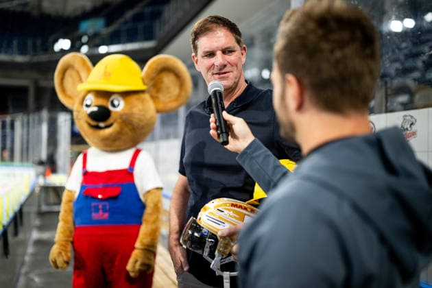 16.08.2026 - Eishockey - Saison 2026 2027 - Penny DEL - Public Practice der Nürnberg Ice Tigers Icetigers - ThHa - xthxhax - Johann Bögl (Gesellschafter, Firma Max Bögl ) im Gespräch mit Christian Rupp (Stadionsprecher, Nürnberg Ice Tigers, NIT )