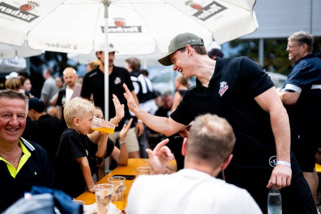 16.08.2026 - Eishockey - Saison 2026 2027 - Penny DEL - Public Practice der Nürnberg Ice Tigers Icetigers - ThHa - xthxhax - Nikolaus Heigl (15, Nürnberg Ice Tigers, NIT ) freut sich