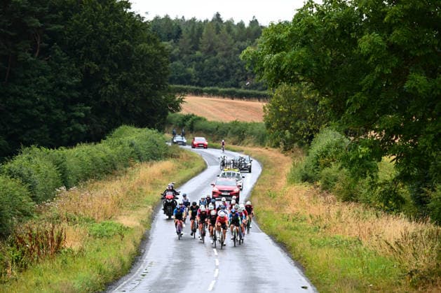 2026 North Yorkshire Grand Prix Picture by Olly Hassell SWpix.com - 16 08 2026 - British Cycling - 2026 Lloyds National Road Series - North Yorkshire Grand Prix - Ampleforth Abbey and College, North Yorkshire - Women™s Race - The chasing group Copyright: x xSWpix.comx(t axPhotographyxHubxLtd)xSimonxWilkinson SWpix.comx SWP-3030-17999