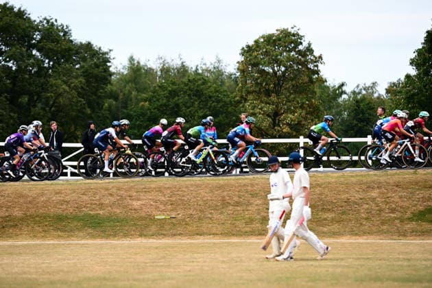2026 North Yorkshire Grand Prix Picture by Olly Hassell SWpix.com - 16 08 2026 - British Cycling - 2026 Lloyds National Road Series - North Yorkshire Grand Prix - Ampleforth Abbey and College, North Yorkshire - Women™s Race - The Peloton passes by a cricket game at Ampleforth College Copyright: x xSWpix.comx(t axPhotographyxHubxLtd)xSimonxWilkinson SWpix.comx SWP-3030-18004