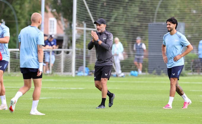 Jon Dagur Thorsteinsson, Trainer Stefan Leitl, Kevin Sessa Fußball Fussball Saison 2026 2027 2.Bundesliga Herren DFL 18.08.2026 Training Hertha BSC Berlin DFL regulations prohibit any use of photographs as image sequences and or quasi-video.