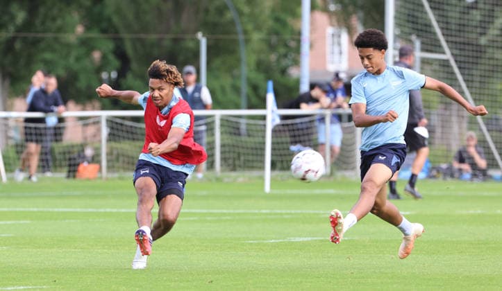 Oluwaseun Adewumi, Jerome Diallo Zweikampf Spielszene Aktion Fußball Fussball Saison 2026 2027 2.Bundesliga Herren DFL 18.08.2026 Training Hertha BSC Berlin DFL regulations prohibit any use of photographs as image sequences and or quasi-video.