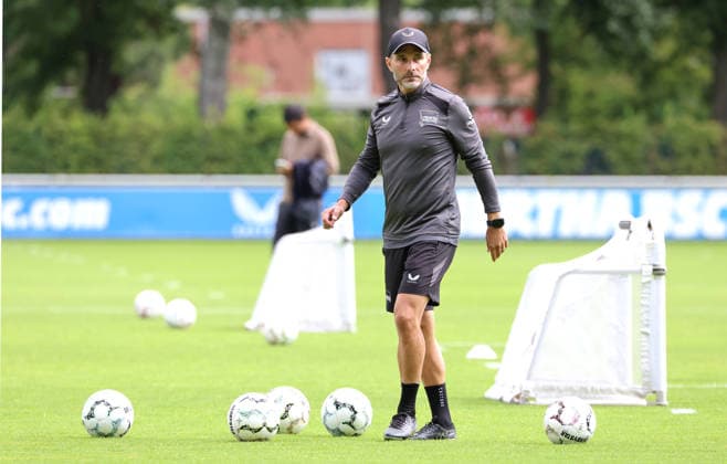 Trainer Stefan Leitl Einzelbild Freisteller Aktion Fußball Fussball Saison 2026 2027 2.Bundesliga Herren DFL 18.08.2026 Training Hertha BSC Berlin DFL regulations prohibit any use of photographs as image sequences and or quasi-video.