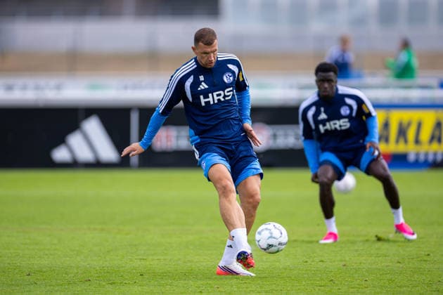 20.08.2026, Fussball, Training des FC Schalke 04. Edin Dzeko (FC Schalke 04). Gelsenkirchen Trainingsgelände FC Schalke 04 NRW Deutschland xRHR-FOTO YYx Copyright: RHR-FOTOx RHR-FOTO YY