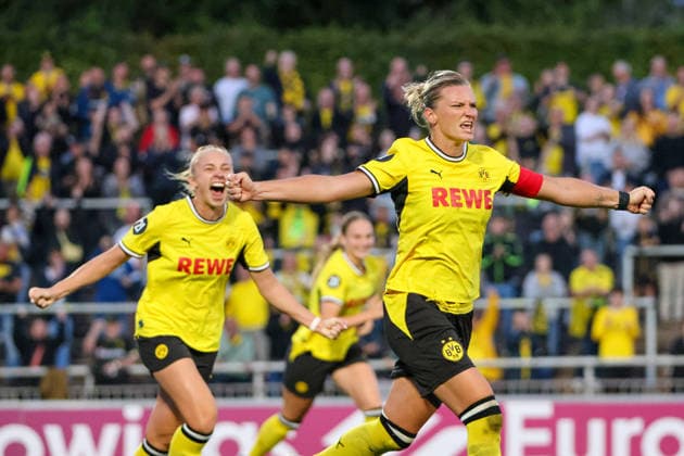 Dortmund, Deutschland: 20.08.2026 - Regionalliga West Frauen - Saison 26 27 - 1. Spieltag - Borussia Dortmund Frauen vs. DSC Arminia Bielefeld Frauen Im Bild: Torschützin Alexandra Popp (BVB) macht das Tor zum 2:0 für Dortmund und jubelt Copyright: HMBxMedia MadeleinexFantini