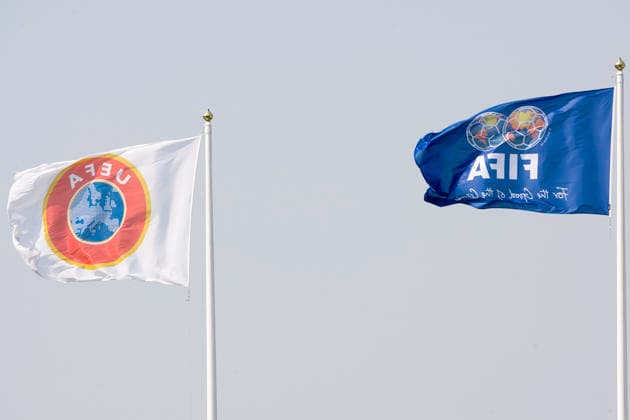 Fotboll, dam, VM-kval, Sverige - Portugal: Flagga UEFA, FIFA Trelleborg Sverige Copyright: xLennartxManssonx