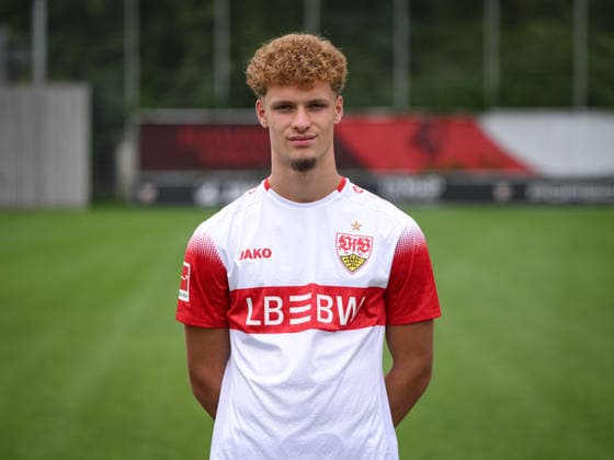 FUSSBALL 1. BUNDESLIGA SAISON 2026 2027 18.08.2026 Portraettermin beim VfB Stuttgart auf dem Trainingsgelaende: Lazar Jovanovic