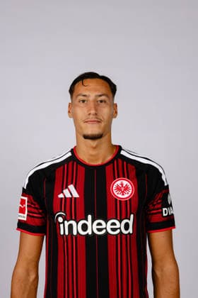 Younes Ebnoutalib (Eintracht Frankfurt) - Eintracht Frankfurt Porträttermin 2026 2027 Eintracht Frankfurt Porträttermin 2026 2027 SGE