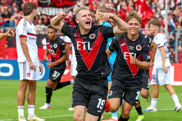 22.08.2026, xsscx, Fußball, DFB-Pokal 1. Runde, Viktoria Köln - 1. FC Nürnberg, Sportpark Höhenberg, Saison 2026 2027: Torjubel nach dem Tor zum 1:1 durch Torschuetze Meiko Sponsel (Viktoria Köln 19) DFB regulations prohibit any use of photographs as image sequences and or quasi-video. Photo: xSandraxScherningxPressefotoKochx Nordrhein-Westfalen Deutschland