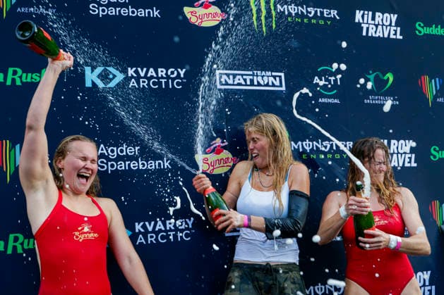 World Championship in Death Singing in Arendal Arendal, August 22, 2026: Sofie Hrubasik celebrates her victory ahead of Asbjorg Nesje (left) and Kimberley Benson in the women’s class at the World Cup in death singing, which will be held in Pollen, Arendal, on Saturday. Photo: Tor Erik Schroder, NTB, Arendal, Norway. EDITORIAL USE ONLY. RESTRICTED USE FOR BETTING COMPANIES.  Copyright: xTorxErikxSchroderx xNTBx