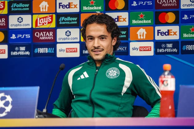 Sport Bilder des Tages SOCCER - UEFA CL, LASK vs Celtic LINZ,AUSTRIA,24.AUG.26 - SOCCER - UEFA Champions League, play-off, Linzer ASK vs Celtic Glasgow, preview, press conference, PK, Pressekonferenz Celtic. Image shows Mika Baur (Celtic).  GEPAxpictures xManuelxBinder