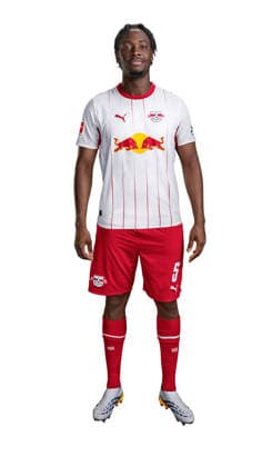 Achtung: Redaktionelle Nutzung honorarfrei - Attention: Free of charge for editorial use - El Chadaille Bitshiabu - RB Leipzig, Fußball, 1. Bundesliga