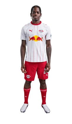 Achtung: Redaktionelle Nutzung honorarfrei - Attention: Free of charge for editorial use - Castello Lukeba - RB Leipzig, Fußball, 1. Bundesliga