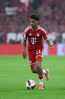 28.08.2026, GER, Fussball, Herren, 1. Bundesliga, Saison 2026 2027, 1. Spieltag, FC Bayern München vs. VfB Stuttgart Einzelaktion Aktion Ganze Figur Einzeln Freisteller Nathaniel Brown (FC Bayern Muenchen 11) DFB DFL regulations prohibit any use of photographs as image sequences and or quasi-video München Allianz Arena Bayern Deutschland Copyright: xNordphoto Schneiderx
