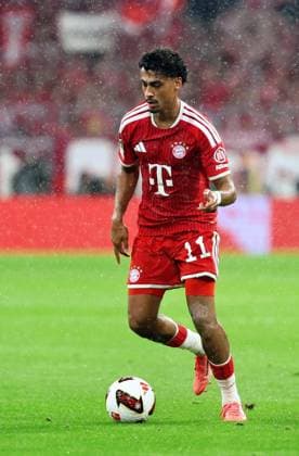 28.08.2026, GER, Fussball, Herren, 1. Bundesliga, Saison 2026 2027, 1. Spieltag, FC Bayern München vs. VfB Stuttgart Einzelaktion Aktion Ganze Figur Einzeln Freisteller Nathaniel Brown (FC Bayern Muenchen 11) DFB DFL regulations prohibit any use of photographs as image sequences and or quasi-video München Allianz Arena Bayern Deutschland Copyright: xNordphoto Schneiderx