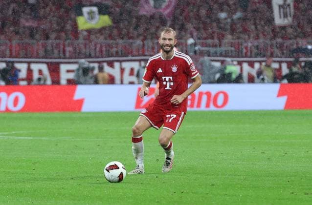 28.08.2026, GER, Fussball, Herren, 1. Bundesliga, Saison 2026 2027, 1. Spieltag, FC Bayern München vs. VfB Stuttgart Einzelaktion Aktion Ganze Figur Einzeln Freisteller Konrad Laimer (FC Bayern Muenchen 27) DFB DFL regulations prohibit any use of photographs as image sequences and or quasi-video München Allianz Arena Bayern Deutschland Copyright: xNordphoto Schneiderx