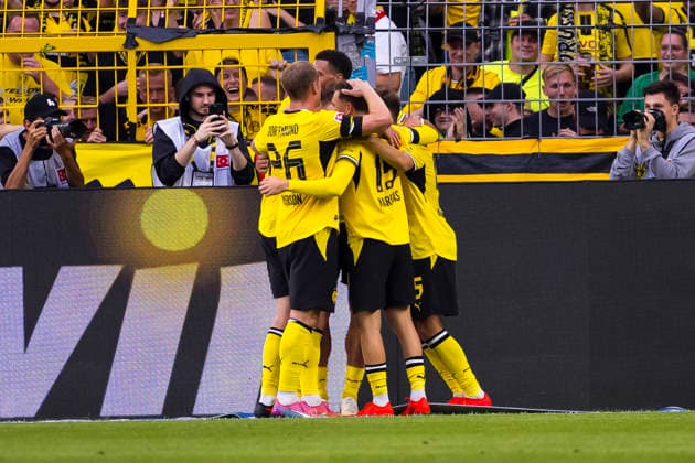 29.08.2026, Fussball, 1 Spieltag der 1. Fussball Bundesliga, Borussia Dortmund - Hamburger SV. Die Spieler des BVB bejubeln das Tor zum 2:0 durch Giannis Konstantelias (Borussia Dortmund). Dortmund Signal Iduna Park NRW Deutschland xRHR-FOTO DEx Copyright: DennisxEwert RHR-FOTOx RHR-FOTO DE