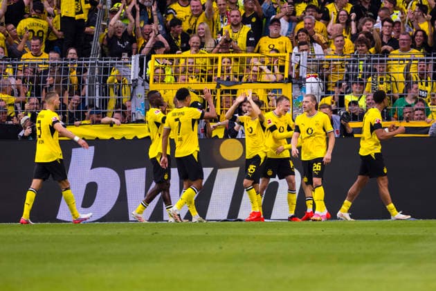 29.08.2026, Fussball, 1 Spieltag der 1. Fussball Bundesliga, Borussia Dortmund - Hamburger SV. Die Spieler des BVB bejubeln das Tor zum 2:0 durch Giannis Konstantelias (Borussia Dortmund). Dortmund Signal Iduna Park NRW Deutschland xRHR-FOTO DEx Copyright: DennisxEwert RHR-FOTOx RHR-FOTO DE