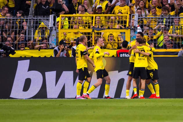29.08.2026, Fussball, 1 Spieltag der 1. Fussball Bundesliga, Borussia Dortmund - Hamburger SV. Die Spieler des BVB bejubeln das Tor zum 2:0 durch Giannis Konstantelias (Borussia Dortmund). Dortmund Signal Iduna Park NRW Deutschland xRHR-FOTO DEx Copyright: DennisxEwert RHR-FOTOx RHR-FOTO DE