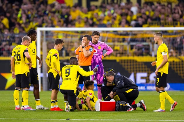 29.08.2026, Fussball, 1 Spieltag der 1. Fussball Bundesliga, Borussia Dortmund - Hamburger SV. Giannis Konstantelias (Borussia Dortmund) wird behandelt und danach ausgewechselt. Dortmund Signal Iduna Park NRW Deutschland xRHR-FOTO DEx Copyright: DennisxEwert RHR-FOTOx RHR-FOTO DE