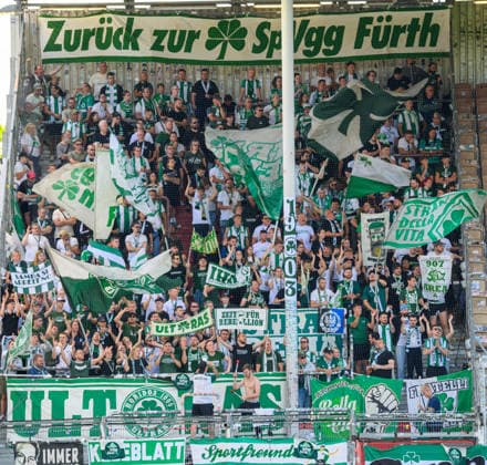 29.08.2026 - Fussball - Saison 2026 2027 - 2. Fussball - Bundesliga - 03. Spieltag: FC Energie Cottbus FCE - SpVgg Greuther Fürth SGF ( Kleeblatt ) - Sportfoto Zink - xwoxzix - DFL regulations prohibit any use of photographs as image sequences and or quasi-video - only for editorial use - Impression - Greutherfürthfans Fans Fanblock Kleeblattfans