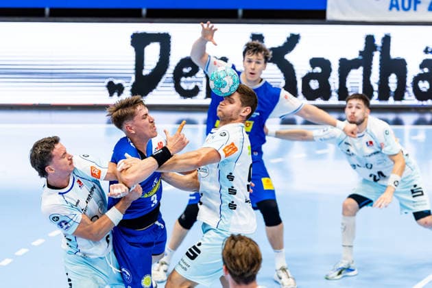 03.09.2026, GER, Handball, Maenner, Saison 26 27, Opel 1.Bl, 2.Spieltag, ThSV Eisenach - HBW Balingen-Weilstetten Magnus Grupe (HBW Balingen-Weilstetten), Oskar Joelsson (ThSV Eisenach,3), Georg Poehle (HBW Balingen-Weilstetten) 99817 Eisenach Werner-Assmann-Halle Am Sportp Thueringen Deutschland