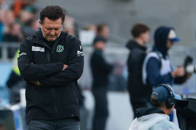 2. Bundesliga - Hannover 96 - Karlsruher SC am 04.09.2026 in der Heinz von Heiden Arena in Hannover Trainer Christian Titz (Hannover) unzufrieden, enttäuscht, enttaeuscht, niedergeschlagen