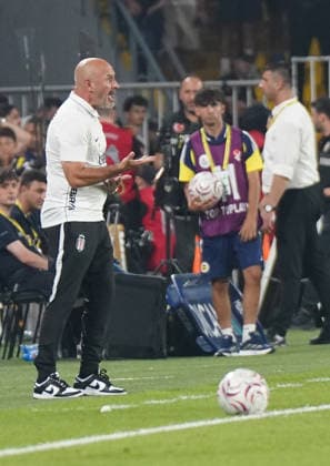 ISTANBUL, TURKEY - SEPTEMBER 05: Coach Vincenzo Italiano of Besiktas JK during the Turkish Super League 2026 27 derby match between Fenerbahce and Besiktas at Chobani Stadium, september 05 , 2026 in Istanbul, Turkey. Istanbul Kadikoy Turkey Copyright: xSeskimphotox Fener-Besiktas-050926 (34)