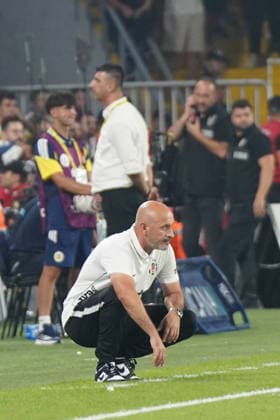 ISTANBUL, TURKEY - SEPTEMBER 05: Coach Vincenzo Italiano of Besiktas JK during the Turkish Super League 2026 27 derby match between Fenerbahce and Besiktas at Chobani Stadium, september 05 , 2026 in Istanbul, Turkey. Istanbul Kadikoy Turkey Copyright: xSeskimphotox Fener-Besiktas-050926 (45)