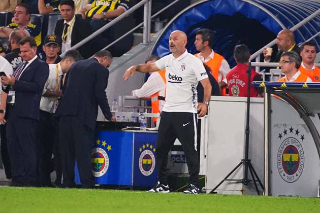 ISTANBUL, TURKEY - SEPTEMBER 05: Coach Vincenzo Italiano of Besiktas JK reacts during the Turkish Super League 2026 27 derby match between Fenerbahce and Besiktas at Chobani Stadium, september 05 , 2026 in Istanbul, Turkey. Istanbul Kadikoy Turkey Copyright: xSeskimphotox Fener-Besiktas-050926 (273)