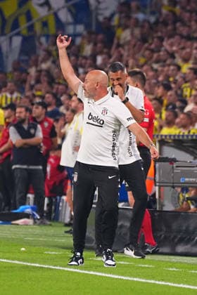 ISTANBUL, TURKEY - SEPTEMBER 05: Coach Vincenzo Italiano of Besiktas JK reacts during the Turkish Super League 2026 27 derby match between Fenerbahce and Besiktas at Chobani Stadium, september 05 , 2026 in Istanbul, Turkey. Istanbul Kadikoy Turkey Copyright: xSeskimphotox Fener-Besiktas-050926 (314)