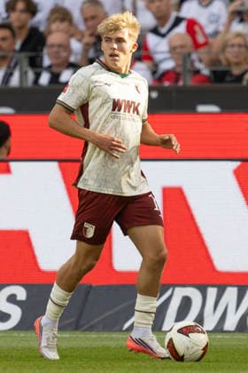 1. Fussball Bundesliga: Eintracht Frankfurt - FC Augsburg, 06.09.2026 Hennes Behrens (FC Augsburg 16) am Ball, Freisteller, Portrait Porträt, Eintracht Frankfurt - FC Augsburg, Frankfurt, Deutsche Bank Park, 6.9.2026 Copyright: xBEAUTIFULxSPORTS Gawlikx