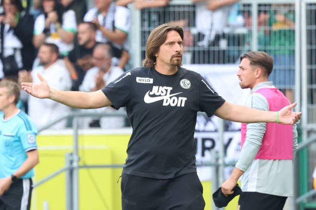 05.09.2026, xrekx, Fussball 1.Bundesliga, Borussia Moenchengladbach - SV Elversberg v.l. Vincent Wagner Trainer (SV 07 Elversberg) gibt Anweisungen, gestikuliert, mit den Armen gestikulieren gives instructions, gesticulate Tor zum 2:1 (DFL DFB REGULATIONS PROHIBIT ANY USE OF PHOTOGRAPHS as IMAGE SEQUENCES and or QUASI-VIDEO) Moenchengladbach