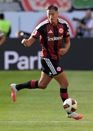 Younes Ebnoutalib. fotografiert beim Fußball Bundesliga Spiel Eintracht Frankfurt gegen den. FC Augsburg am 6.9.2026 in Frankfurt. (DFL DFB REGULATIONS PROHIBIT ANY USE OF PHOTOGRAPHS as IMAGE SEQUENCES and or QUASI-VIDEO)