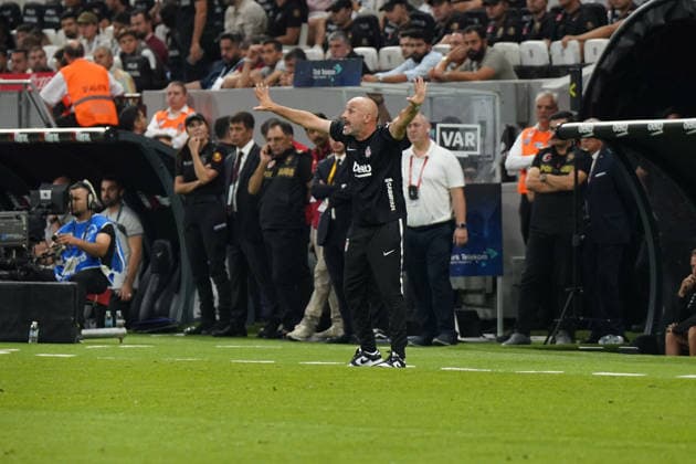 ISTANBUL, TURKEY - SEPTEMBER 11: Coach Vincenzo Italiano of Besiktas reacts during the Turkish Super League 2026 27 match between Besiktas and Erzurumspor at Tupras Stadium on September 11, 2026 in Istanbul, Turkey. Istanbul Besiktas TURKEY Copyright: xSeskimphotox Besiktas-Erzurum-1109 (32)
