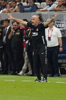 ISTANBUL, TURKEY - SEPTEMBER 11: Coach Vincenzo Italiano of Besiktas reacts during the Turkish Super League 2026 27 match between Besiktas and Erzurumspor at Tupras Stadium on September 11, 2026 in Istanbul, Turkey. Istanbul Besiktas TURKEY Copyright: xSeskimphotox Besiktas-Erzurum-1109 (33)