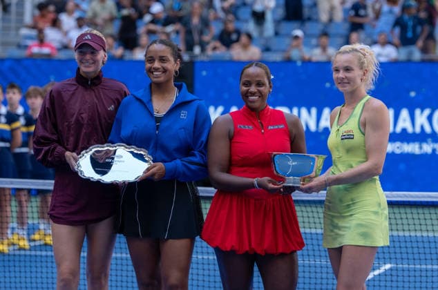 2026 US Open - Day 13 NEW YORK, NEW YORK - SEPTEMBER 11: Taylor Townsend of the United States and Katerina Siniakova of the Czech Republic pose with Robin Montgomery of the United States and Ashlyn Krueger of the United States at the trophy presentation for the Women’s Doubles Final during the 2026 US Open - Day 13 at USTA Billie Jean King National Tennis Center on September 11, 2026 in New York, New York. New York USTA Billie Jean King National Tennis Center New York United States Copyright: xSusanxMullane ISIxPhotosx 9758