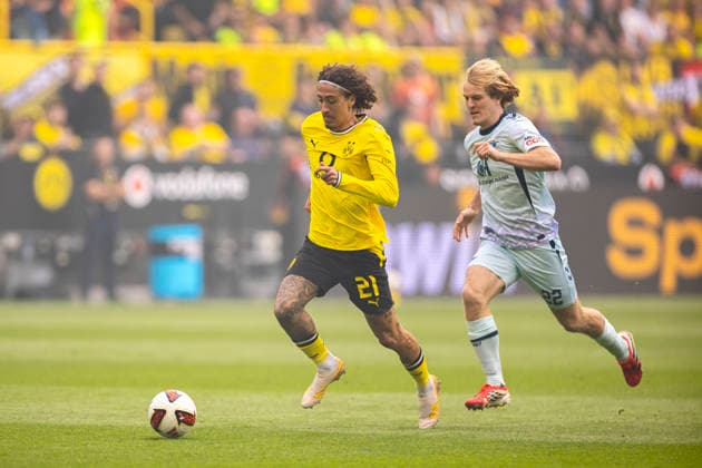 12.09.2026, Fussball, 3. Spieltag der 1. Fussball Bundesliga, Borussia Dortmund - SC Paderborn. v. l. Fabio Silva (Borussia Dortmund), Mattes Hansen (SC Paderborn 07). Dortmund Signal Iduna Park NRW Deutschland xRHR-FOTO DEx Copyright: DennisxEwert RHR-FOTOx RHR-FOTO DE