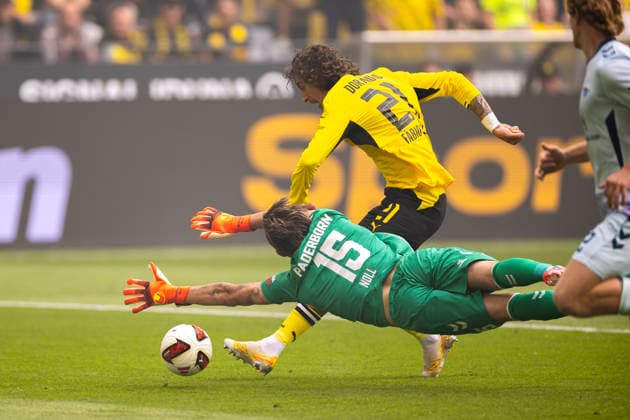 12.09.2026, Fussball, 3. Spieltag der 1. Fussball Bundesliga, Borussia Dortmund - SC Paderborn. v. l. Torwart Nahuell Noll (SC Paderborn 07) wird von Fabio Silva (Borussia Dortmund) umspielt und der trifft zum 1:0. Dortmund Signal Iduna Park NRW Deutschland xRHR-FOTO DEx Copyright: DennisxEwert RHR-FOTOx RHR-FOTO DE