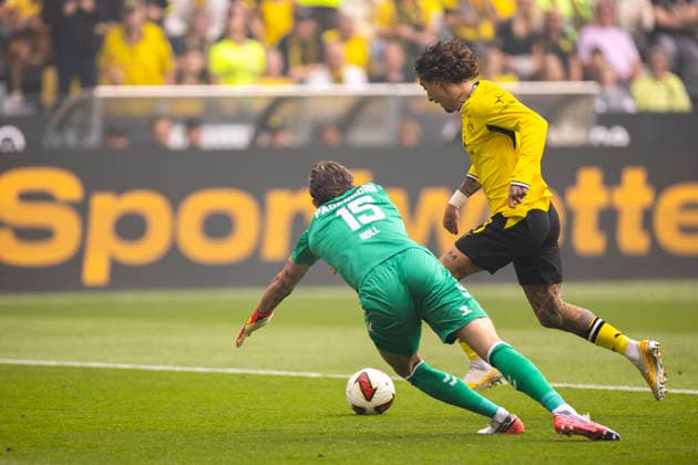 12.09.2026, Fussball, 3. Spieltag der 1. Fussball Bundesliga, Borussia Dortmund - SC Paderborn. v. l. Torwart Nahuell Noll (SC Paderborn 07) wird von Fabio Silva (Borussia Dortmund) umspielt und der trifft zum 1:0. Dortmund Signal Iduna Park NRW Deutschland xRHR-FOTO DEx Copyright: DennisxEwert RHR-FOTOx RHR-FOTO DE