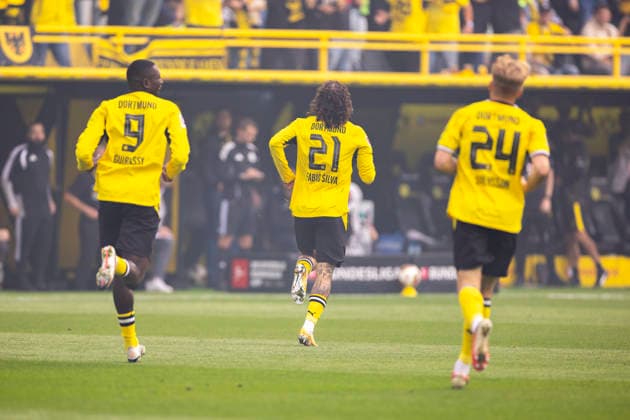 12.09.2026, Fussball, 3. Spieltag der 1. Fussball Bundesliga, Borussia Dortmund - SC Paderborn. v. l. Serhou Guirassy (Borussia Dortmund), Fabio Silva (Borussia Dortmund), Daniel Svensson (Borussia Dortmund) bejubeln das Tor zum 1:0. Dortmund Signal Iduna Park NRW Deutschland xRHR-FOTO DEx Copyright: DennisxEwert RHR-FOTOx RHR-FOTO DE