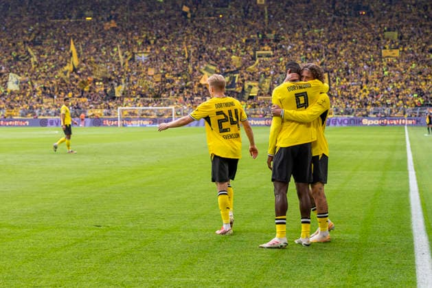 12.09.2026, Fussball, 3. Spieltag der 1. Fussball Bundesliga, Borussia Dortmund - SC Paderborn. v. l. Daniel Svensson (Borussia Dortmund), Serhou Guirassy (Borussia Dortmund), Fabio Silva (Borussia Dortmund) bejubeln das Tor zum vermeintlichen 2:0. Dortmund Signal Iduna Park NRW Deutschland xRHR-FOTO DEx Copyright: DennisxEwert RHR-FOTOx RHR-FOTO DE