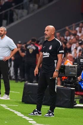 ISTANBUL, TURKEY - SEPTEMBER 11: Coach Vincenzo Italiano of Besiktas reacts during the Turkish Super League 2026 27 match between Besiktas and Erzurumspor at Tupras Stadium on September 11, 2026 in Istanbul, Turkey. Istanbul Besiktas TURKEY Copyright: xSeskimphotox Besiktas-Erzurum-1109 (104)