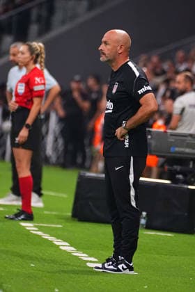 ISTANBUL, TURKEY - SEPTEMBER 11: Coach Vincenzo Italiano of Besiktas reacts during the Turkish Super League 2026 27 match between Besiktas and Erzurumspor at Tupras Stadium on September 11, 2026 in Istanbul, Turkey. Istanbul Besiktas TURKEY Copyright: xSeskimphotox Besiktas-Erzurum-1109 (97)